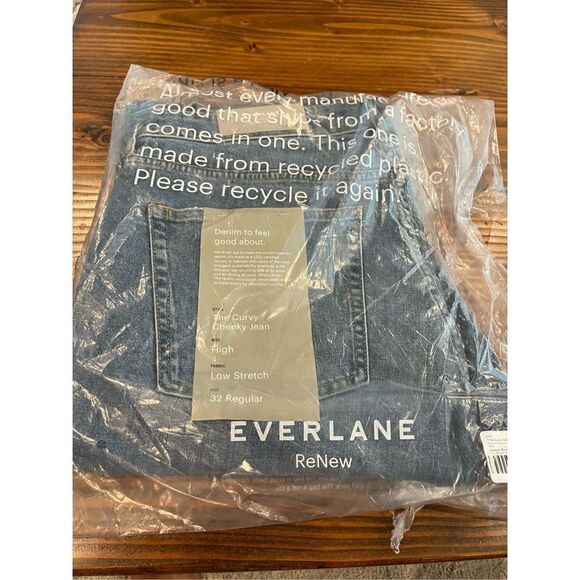 Everlane The Curvy Cheeky Jean - Picture 14 of 14